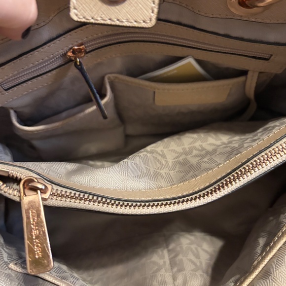 Michele kors purse - Picture 3 of 4